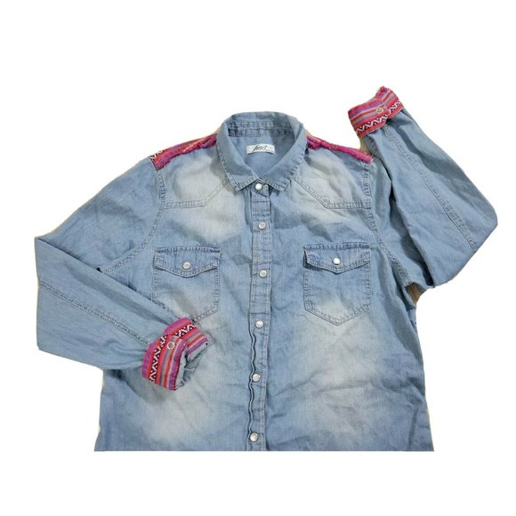INSO Women's Medium Pearl Snap Western Chambray Denim Shirt Southwestern Back - Picture 1 of 10